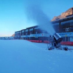 河北推土方滑雪场用国产造雪机 人工智能造雪机游乐场设备